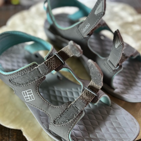 Columbia women's size 7 trekking sandals with Velcro straps aqua and gra… - Picture 9 of 9